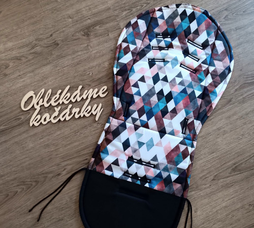 Univerzální podložka do kočárku - Trojúhelníky