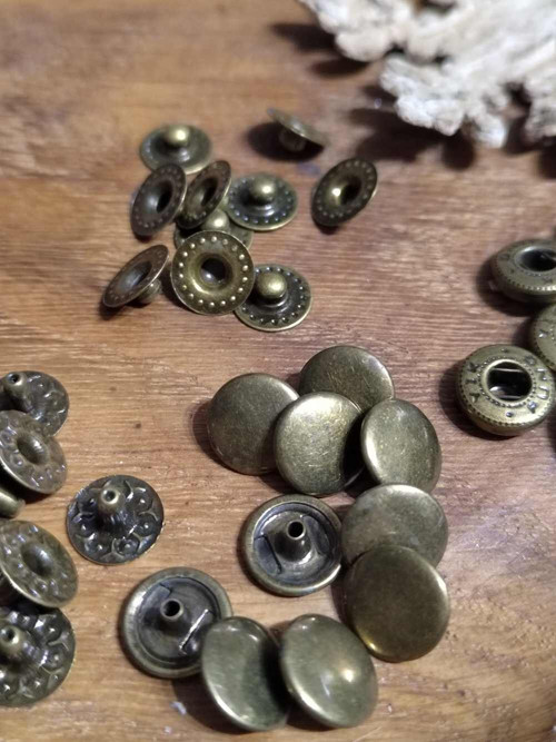 Kovové druky Ø10 mm balení 10 ks, barva staromosaz