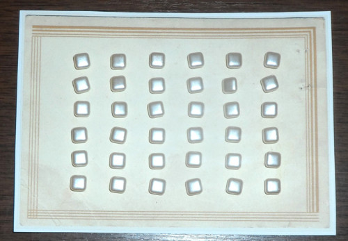 36x starožitné SKLENĚNÉ knoflíky, voskované