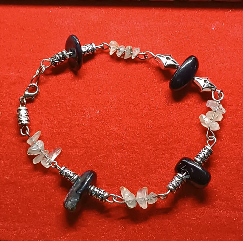 Náramek onyx, perly.