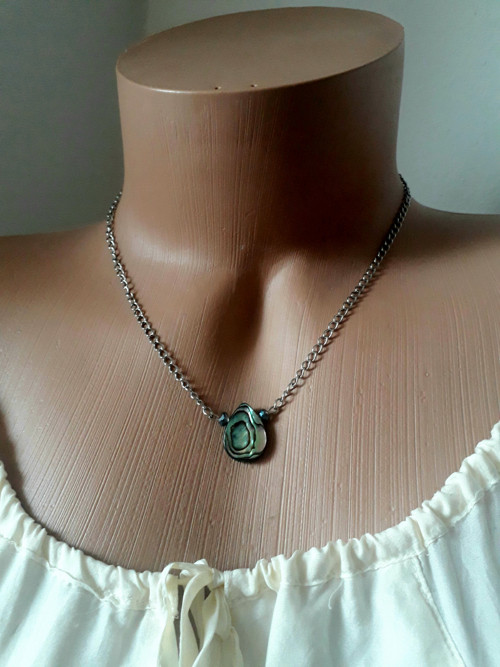 Přívěsek s perlet'u Paua, 47cm