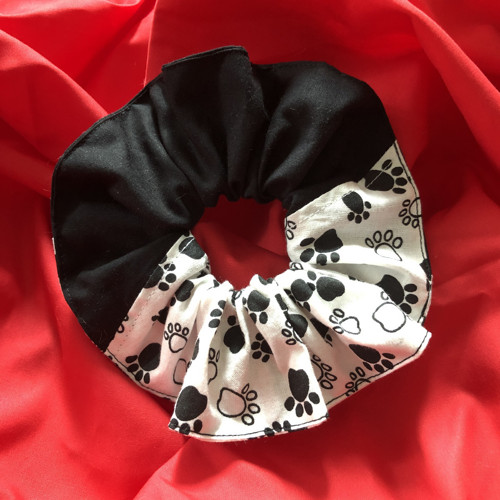 Tlapková scrunchies gumička do vlasů
