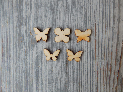 Výřez Motýlci 5 ks 2 x 1,4 x až 1,8 cm