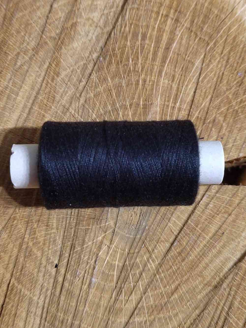 Polyesterové nitě návin 500 m Ribbon 14,8x2 černá — foto 1