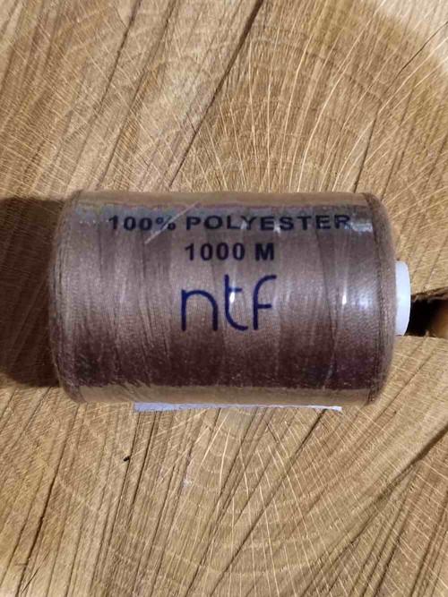 Polyesterové nitě NTF 1000 m 702 hnědá bronz — foto 1