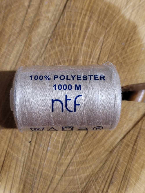 Polyesterové nitě NTF 1000 m 863 režná — foto 1