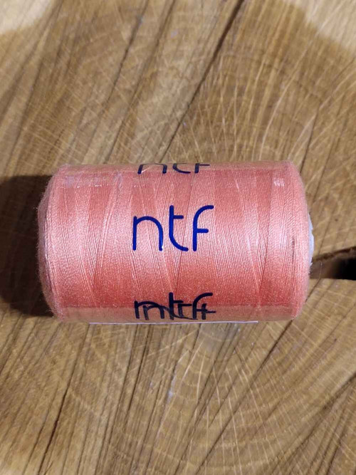 Polyesterové nitě NTF 1000 m 540 lososová — foto 1