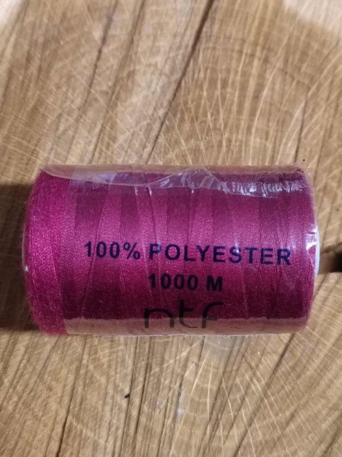 Polyesterové nitě NTF 1000 m 580 vínová