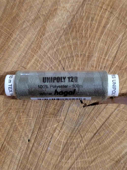 Polyesterové nitě Unipoly návin 100 m 697 olivová