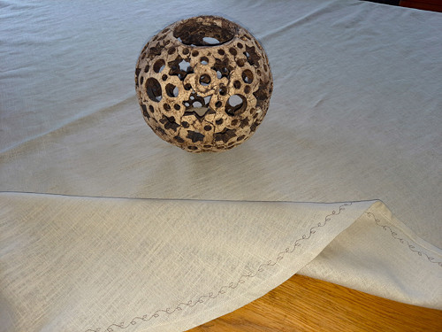 Lněný kulatý ubrus s výšivkou BEIGE pr. 135cm