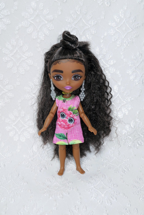 Barbie Extra Minis - šatičky — foto 1