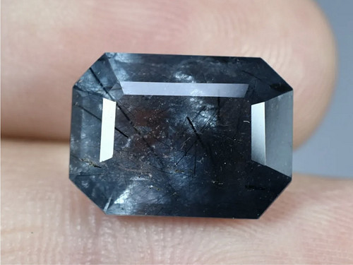 MODRÝ KŘEMEN s rutilem- šperk. drahokam, 6,50 Ct