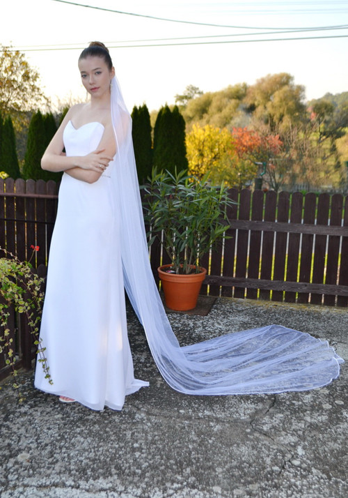 Dlouhý svatební lemovaný závoj - 300cm