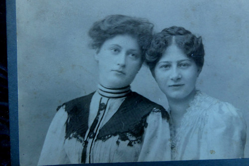 Přítelkyně ...kabinetní fotografie A. Schwarz