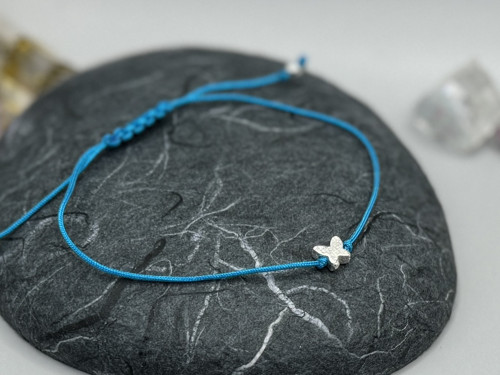 Minimalistický náramek - Tiny Butterfly (tyrkys.) — foto 1