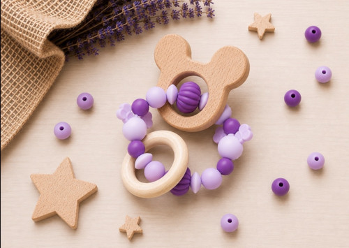 Přírodní dřevěné kousátko Minnie v dárkovém balení