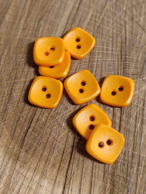 Knoflík dvoudírkový čtverec oranžová
