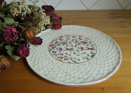 Krásný starý porcelánový tác