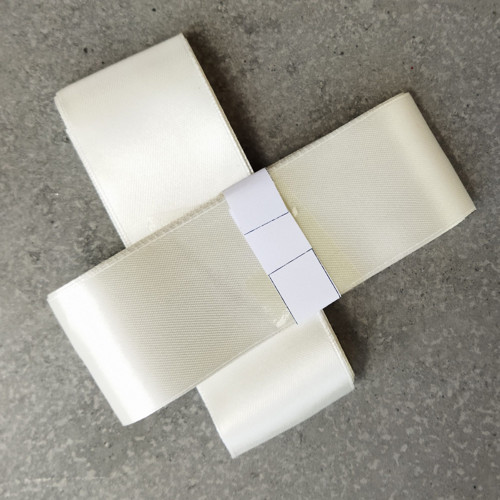 Stuha atlasová šíře 40mm jednolící, 3m L105