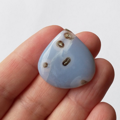Opál modrý 43 kabošon 28 x 26 x 6 mm