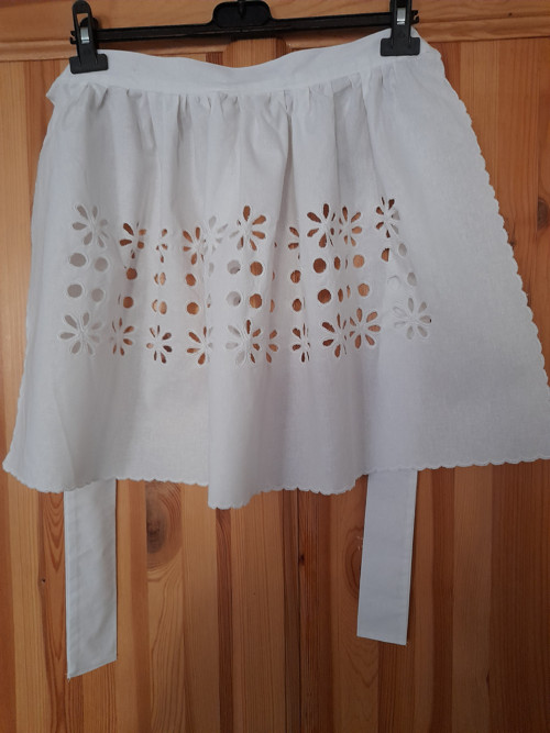 Zástěrka, zástěra ke kroji, folklor.
