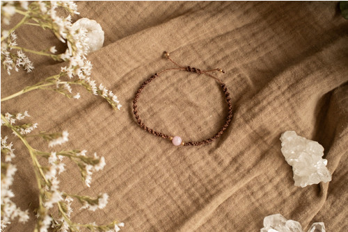 Náramek s kunzitem - hnědý /micro macrame/