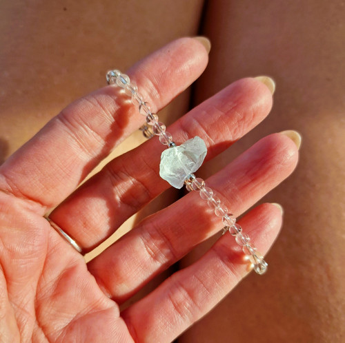Surový nebeský topaz*křišťál*náramek*0,4 cm