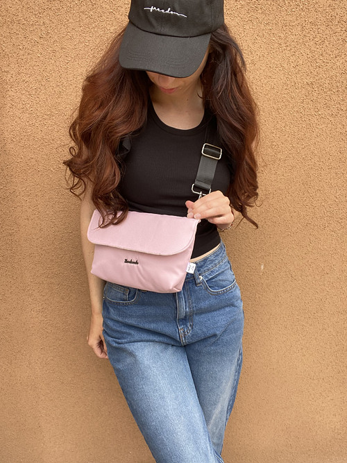 Sportovní crossbody ledvinka