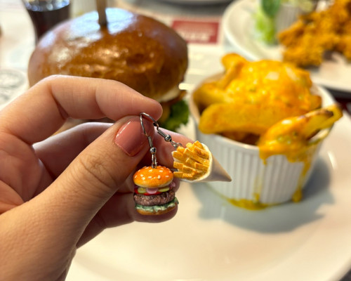 Hamburger a hranolky (visačky)