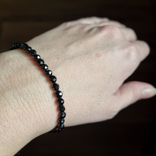 Náramek ONYX fazetovaný 4mm