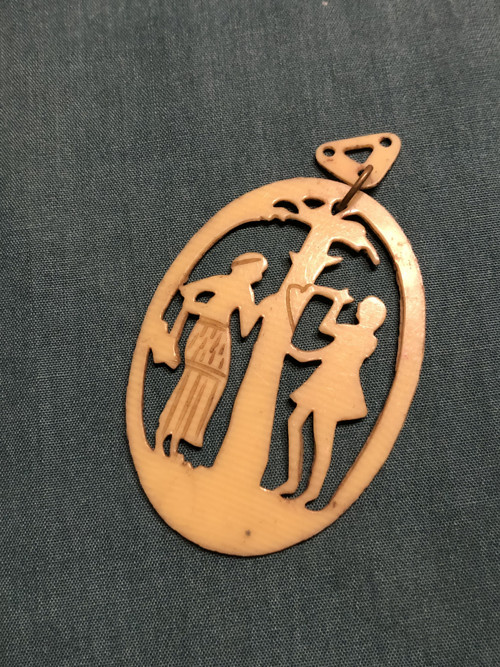 Starožitný přívěšek Art Deco celuloid 1. republika