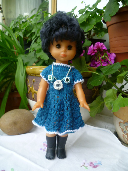 Tm.zelené šaty vel. 33 cm