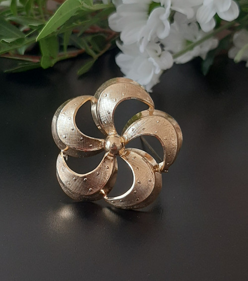 Nádherná vintage brož ve tváru kytky, USA