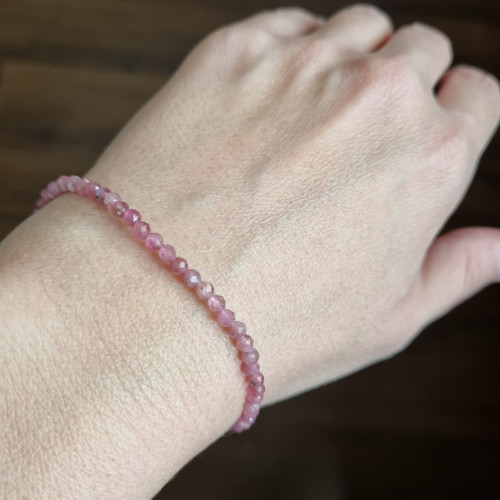 Náramek RUBELIT fazetovaný 3mm