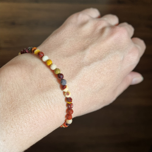 Náramek JASPIS MOKAIT fazetovaný 4mm