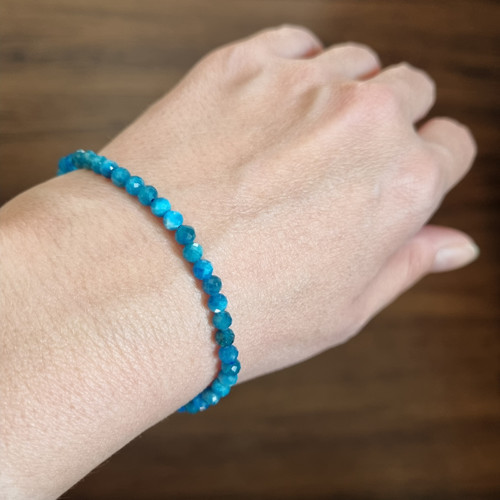 Náramek APATIT fazetovaný 4mm