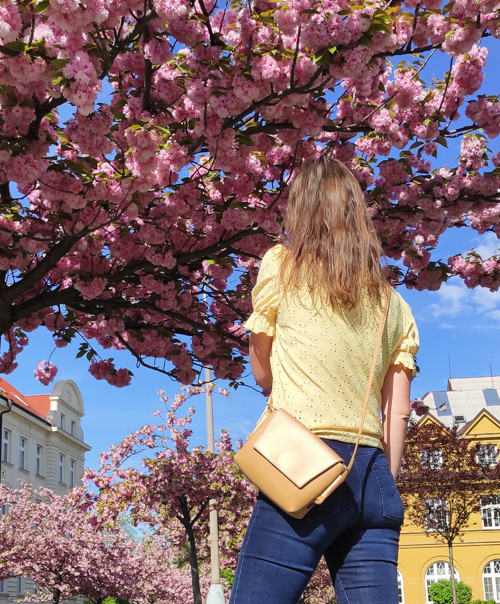 Iris mini bag velbloudí s meruňkovou — foto 1