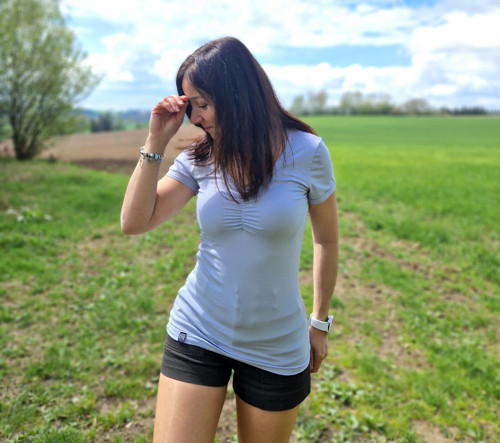...sleva...Jemně šedé řasené...M — foto 1
