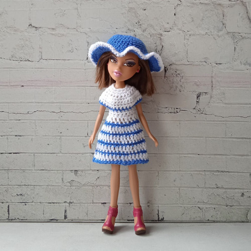 Oblečky pro BRATZ / MOXIE - šaty, klobouk — foto 1