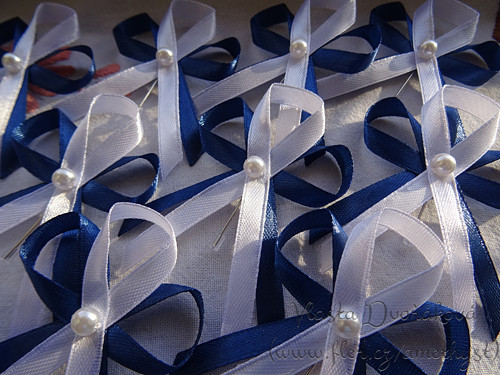 Vývazek s perličkou - tmavě modrá 3160 / bílá
