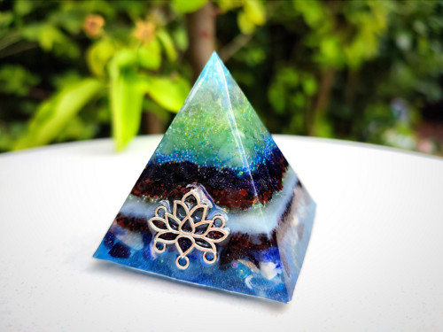 Orgonit modrá pyramida, lotos — foto 1
