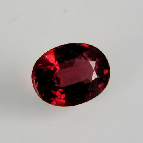 Broušený višňový Rhodolit, 1,90ct., 8,6x6,6x4,0mm