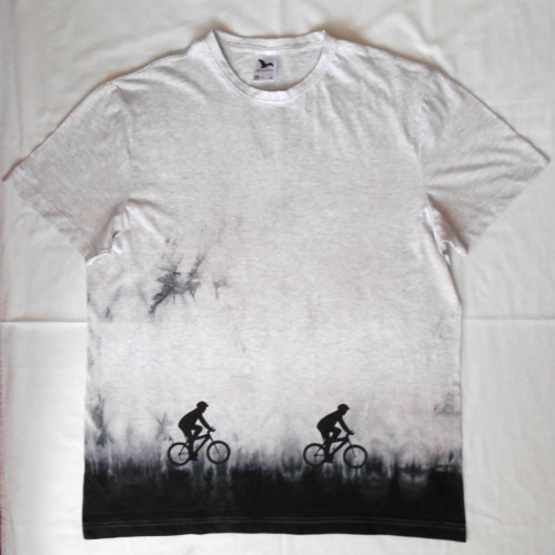 Šedo-černé triko s cyklisty XL