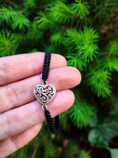 Macramé náramek ORNAMENTOVÉ SRDCE