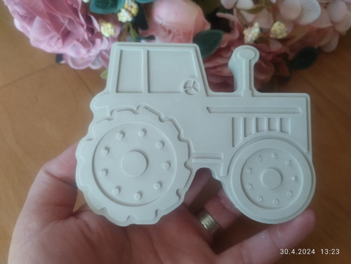 Traktor - sádrový odlitek k dotvoření