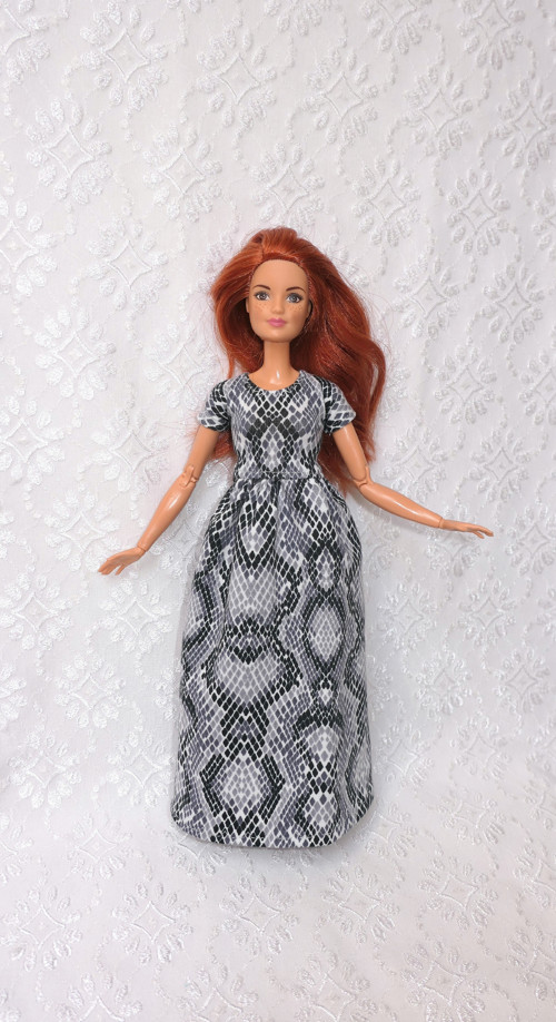 Dlouhé šaty pro Barbie — foto 1