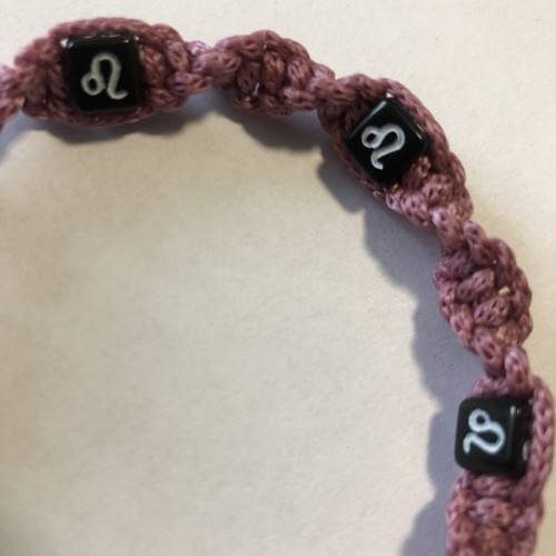 DNA macramé náramek ve znamení LVA