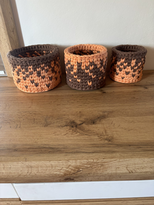 Háčkované košíky; Set hnědo-oranžové barvy