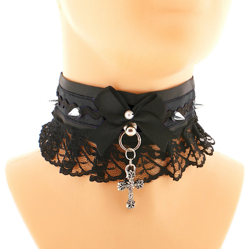 Gothic černý obojek, choker s křížem a hroty