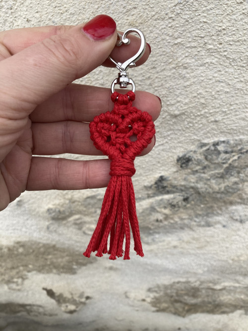 Macramé klíčenka srdíčko